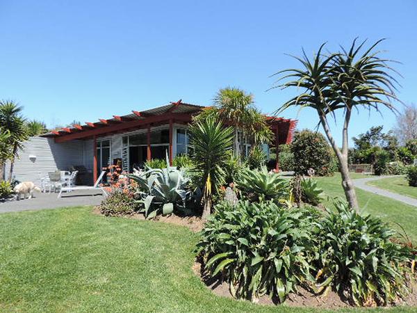 Luxury lodge located opposite the magnificant Kai Iwi Lakes, Northland, New Zealand